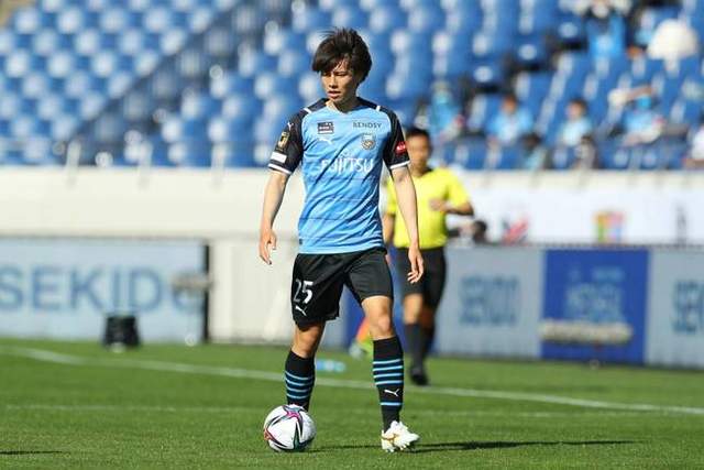 李晓旭迎来CBA生涯700场里程碑 身前只剩周鹏